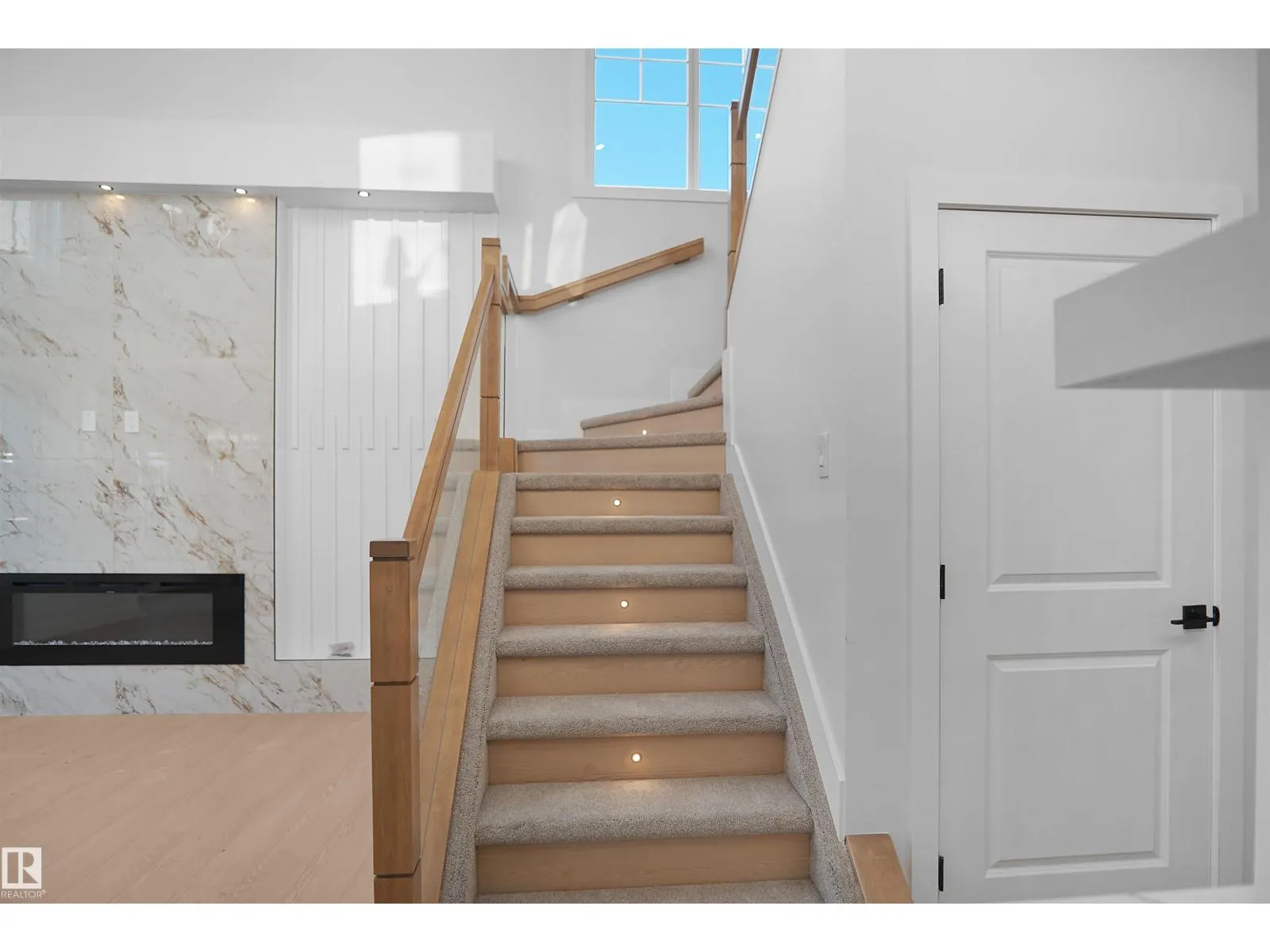 6224 29 AVE SW SW