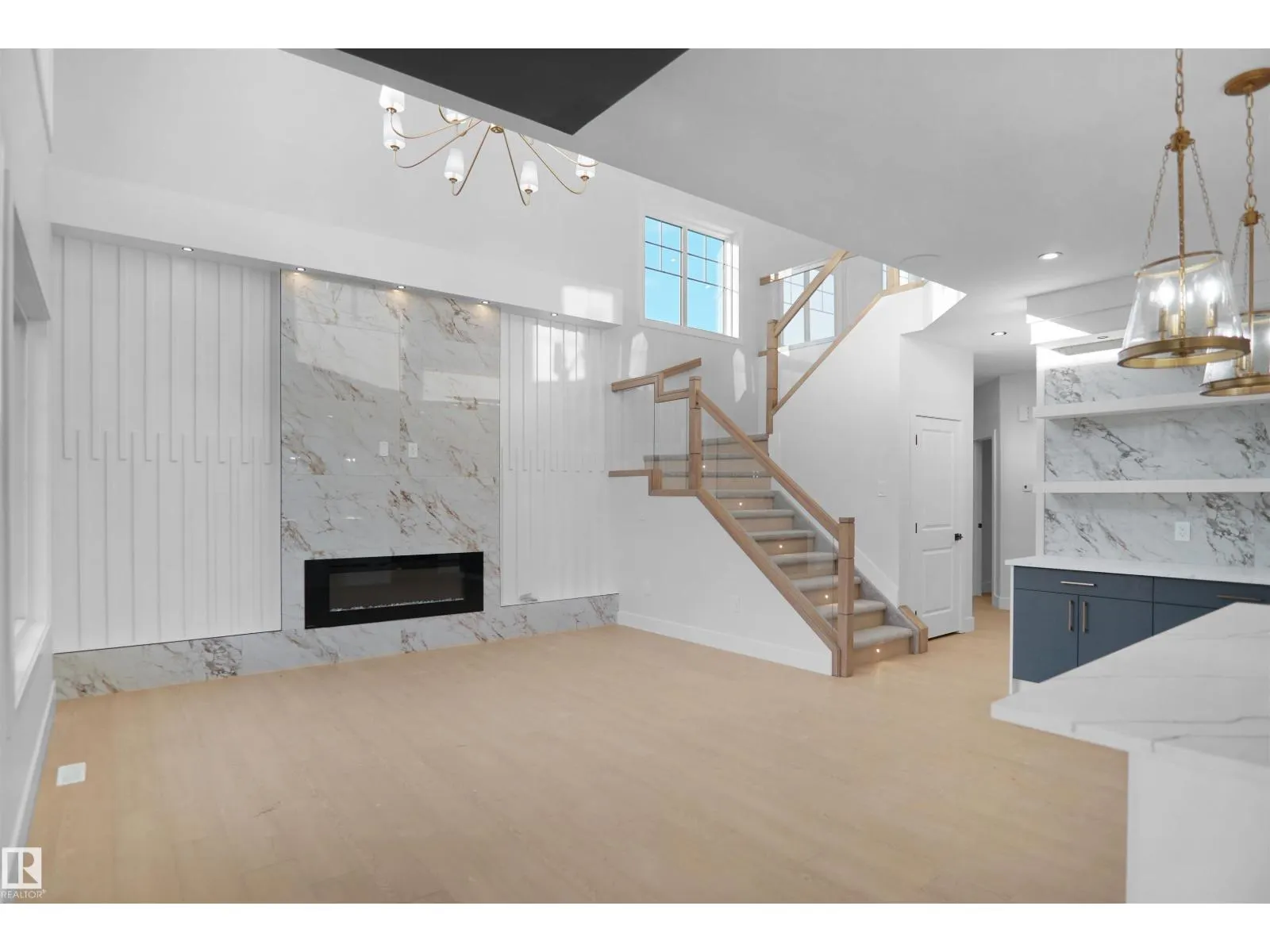 6224 29 AVE SW SW