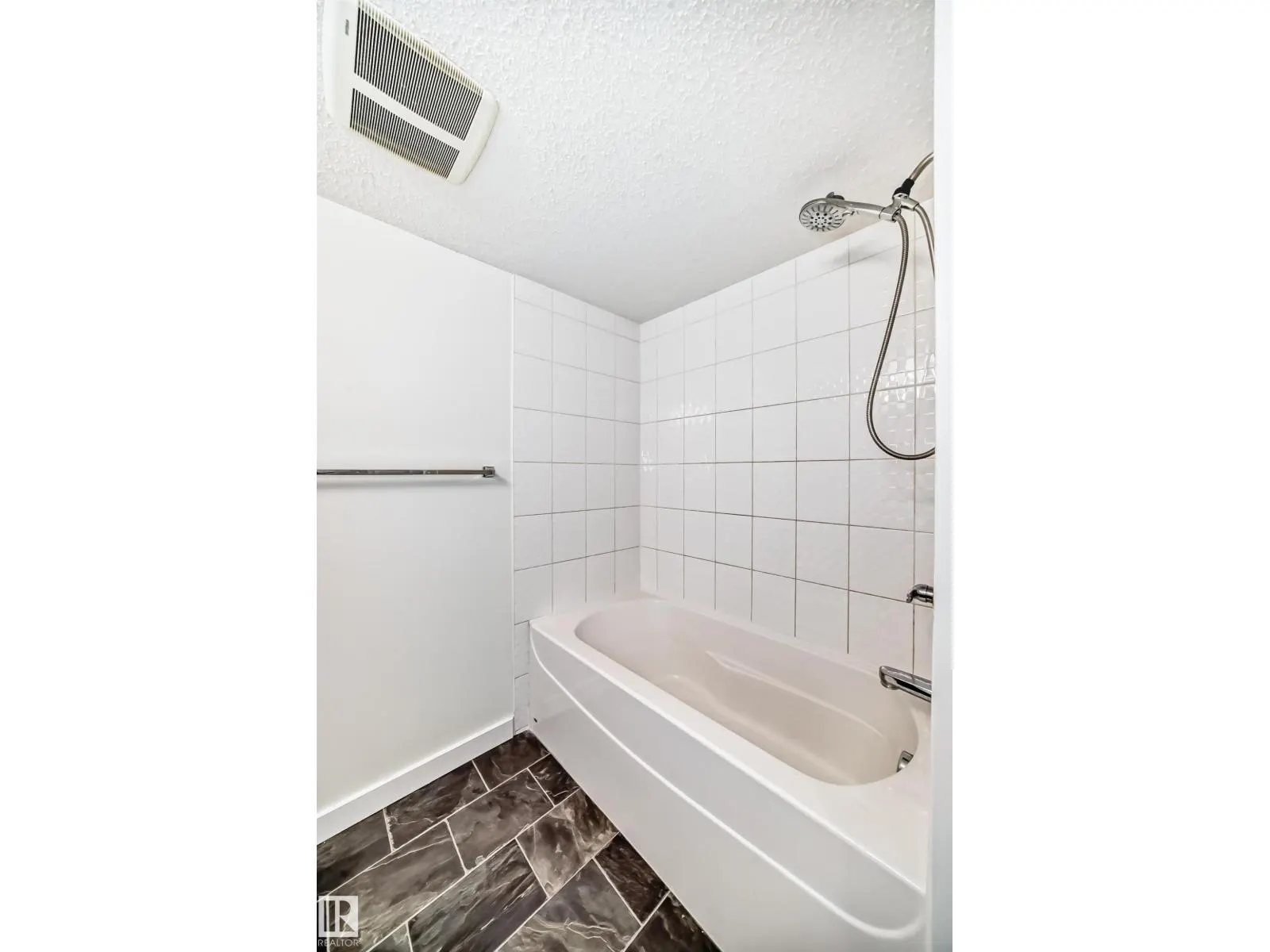 #111 5390 CHAPPELLE RD SW