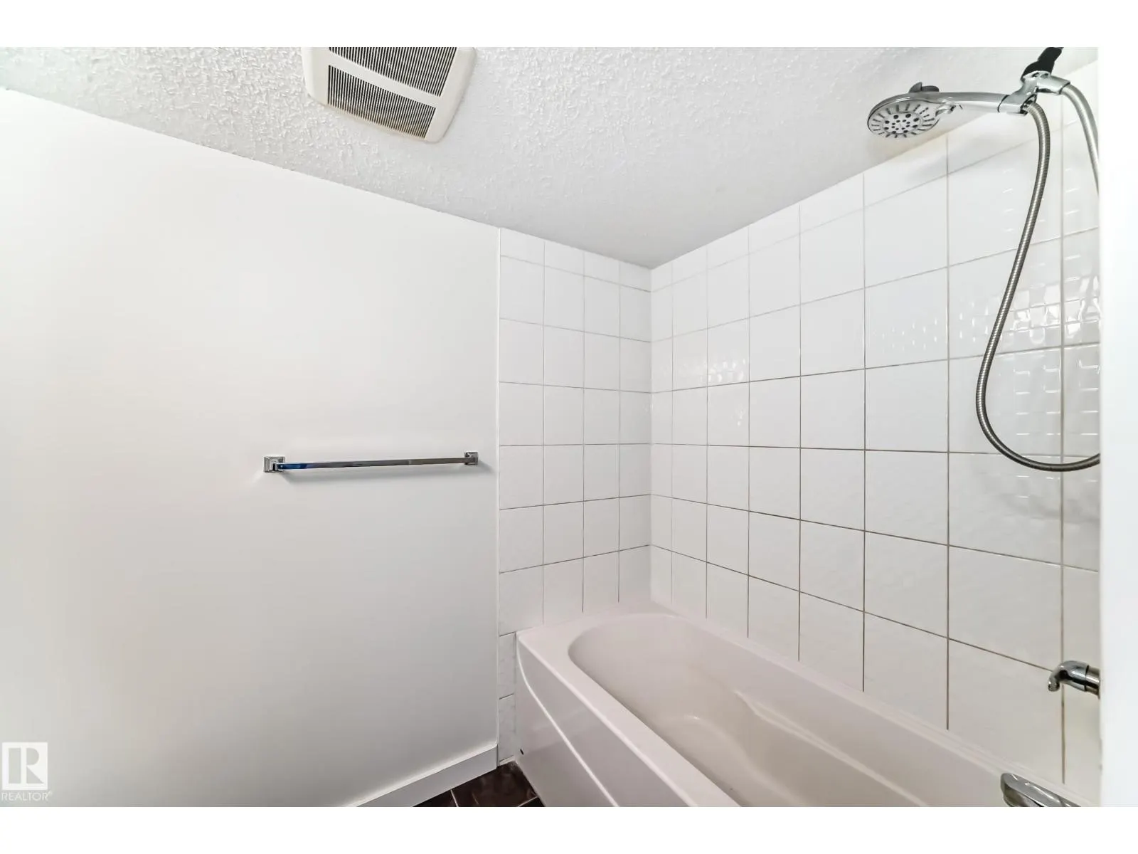 #111 5390 CHAPPELLE RD SW