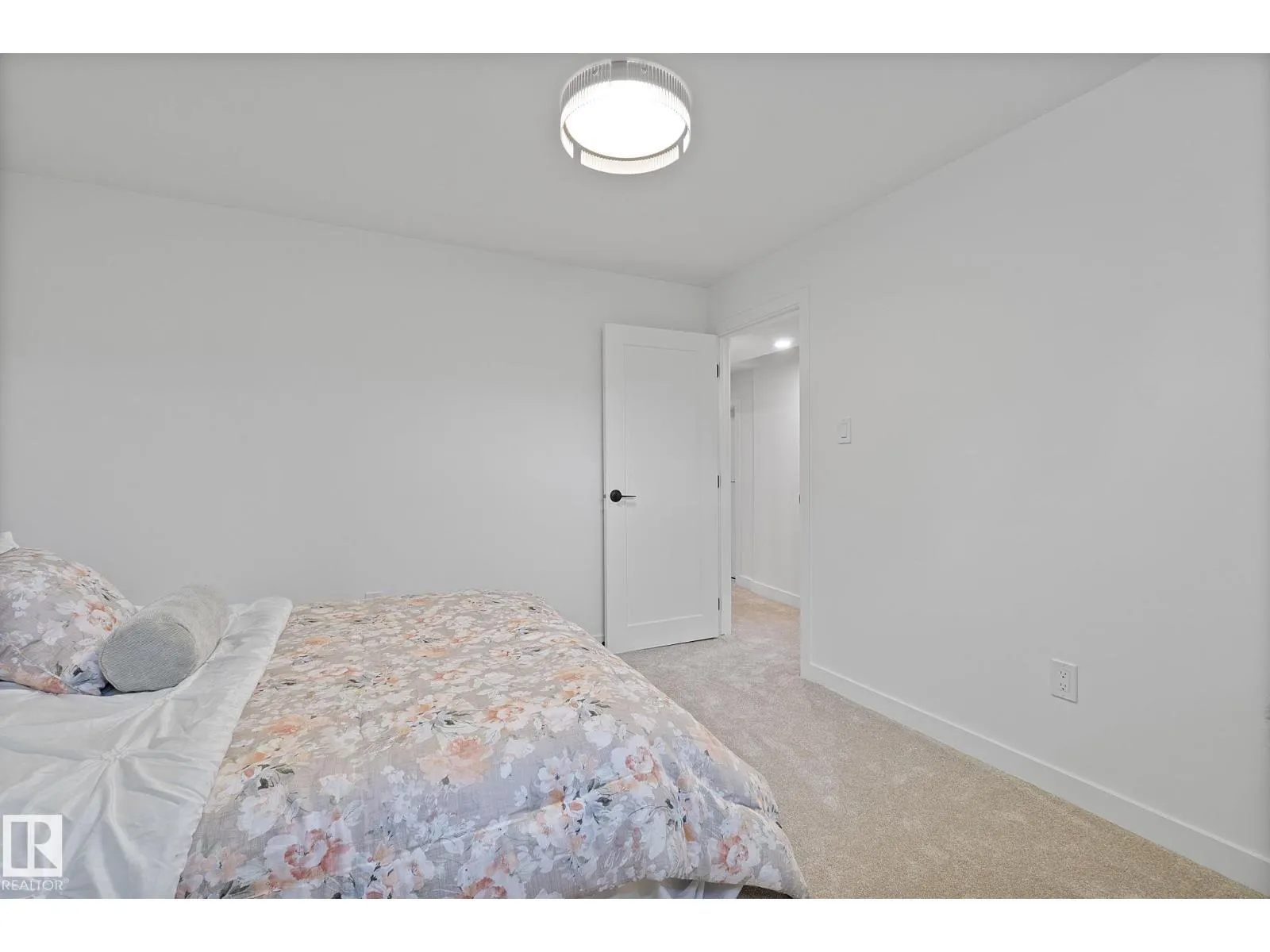 9444 74 ST NW