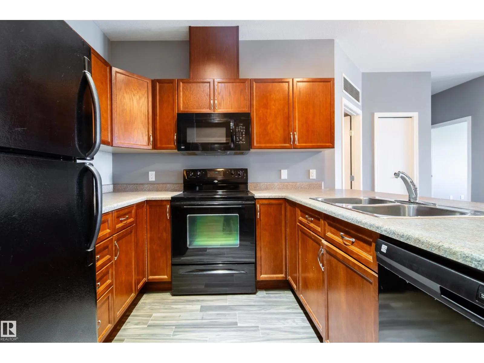 #408 4316 139 AV NW