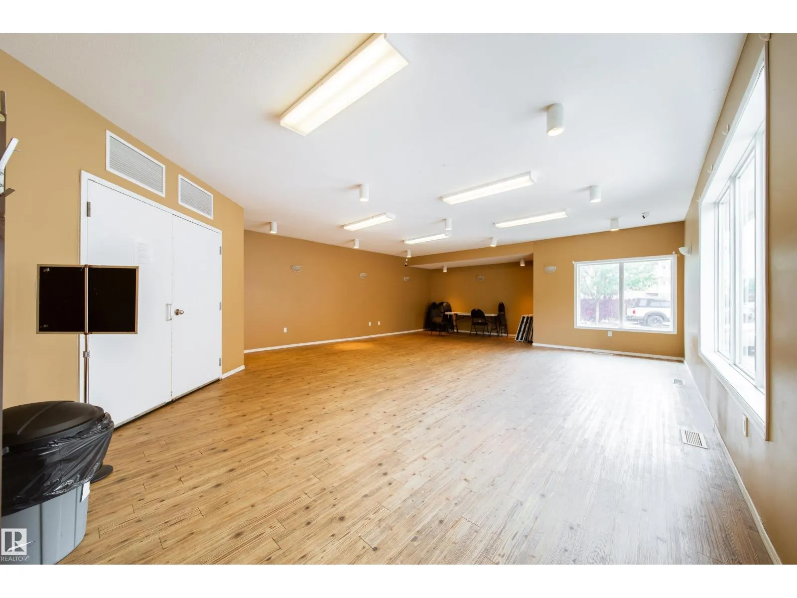 #408 4316 139 AV NW