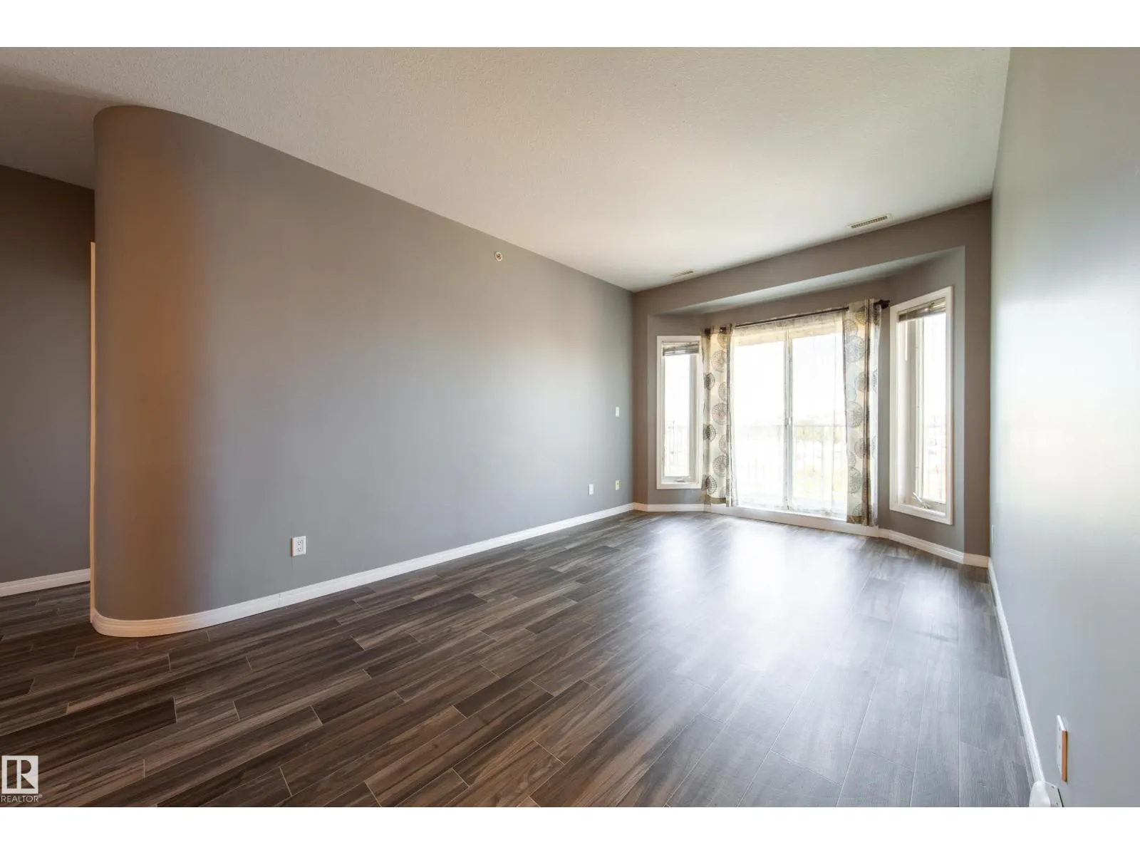 #408 4316 139 AV NW