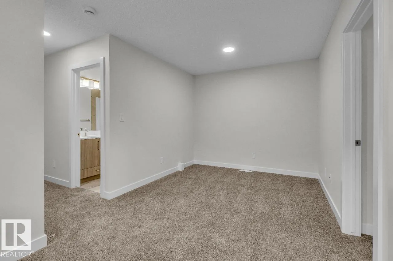 1076 Berg PL