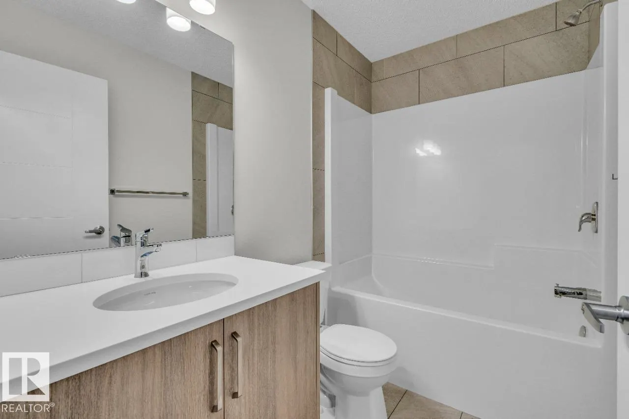 1076 Berg PL