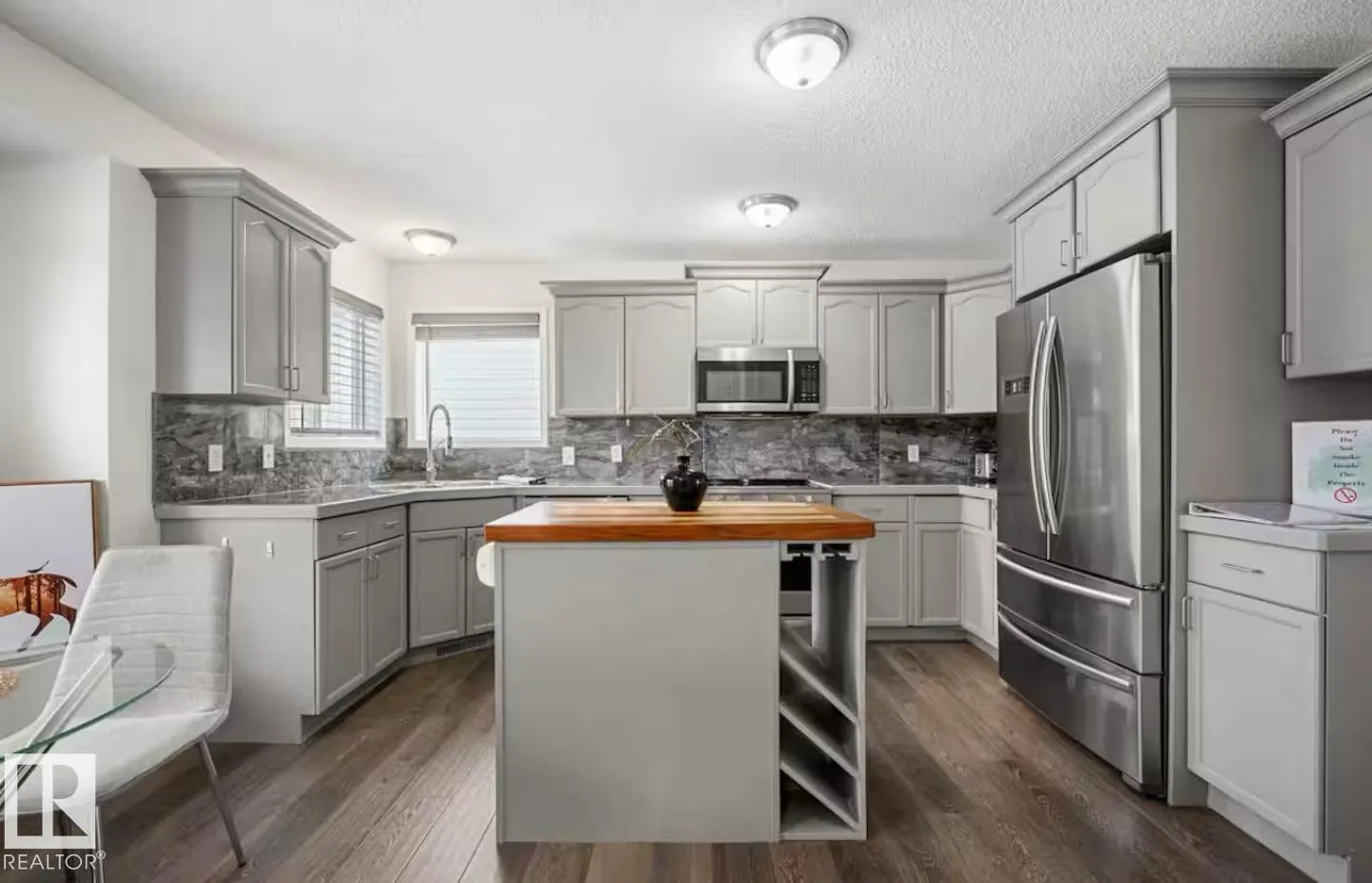 3005 32 AV NW