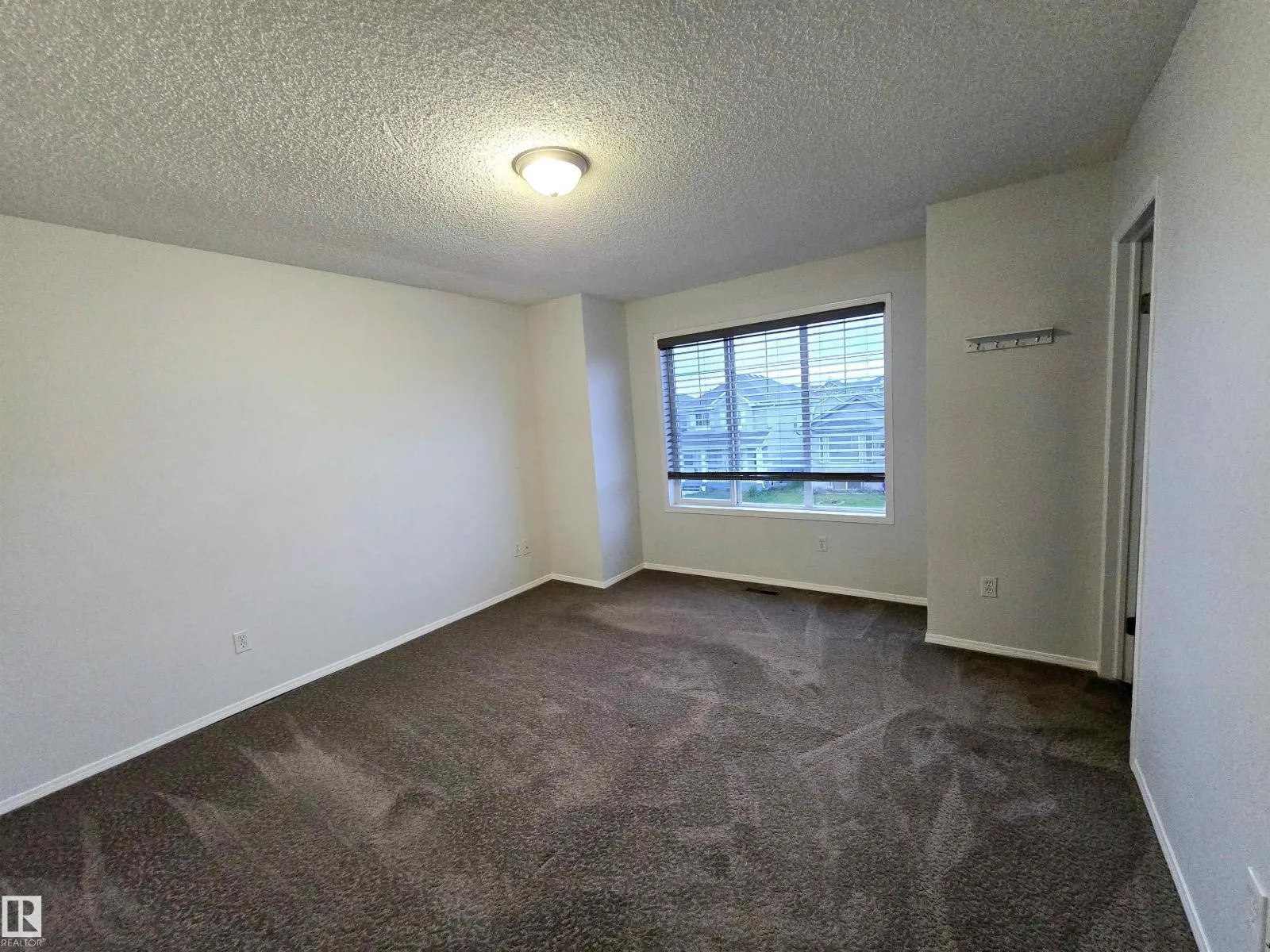 3005 32 AV NW
