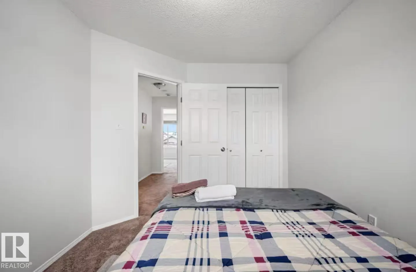 3005 32 AV NW