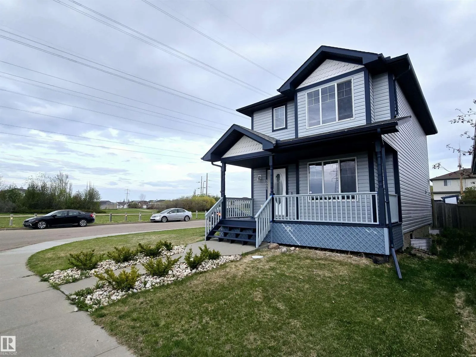 3005 32 AV NW