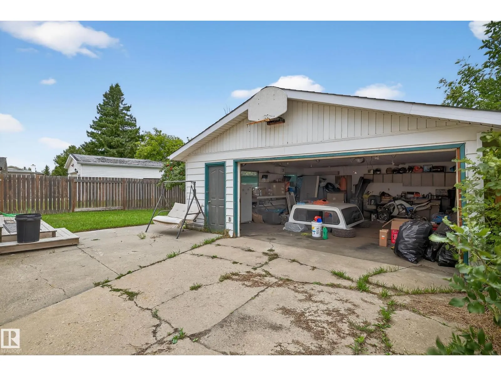 10304 164 AV NW