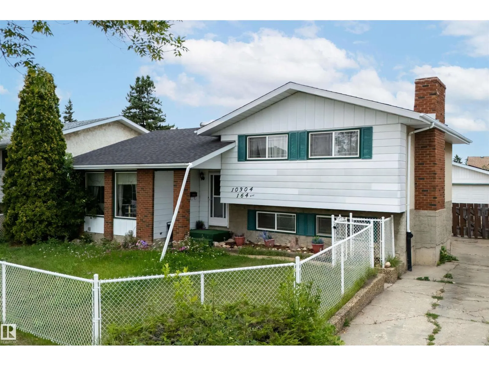 10304 164 AV NW