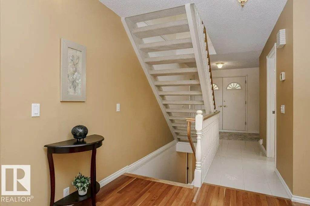 1027 109 ST NW