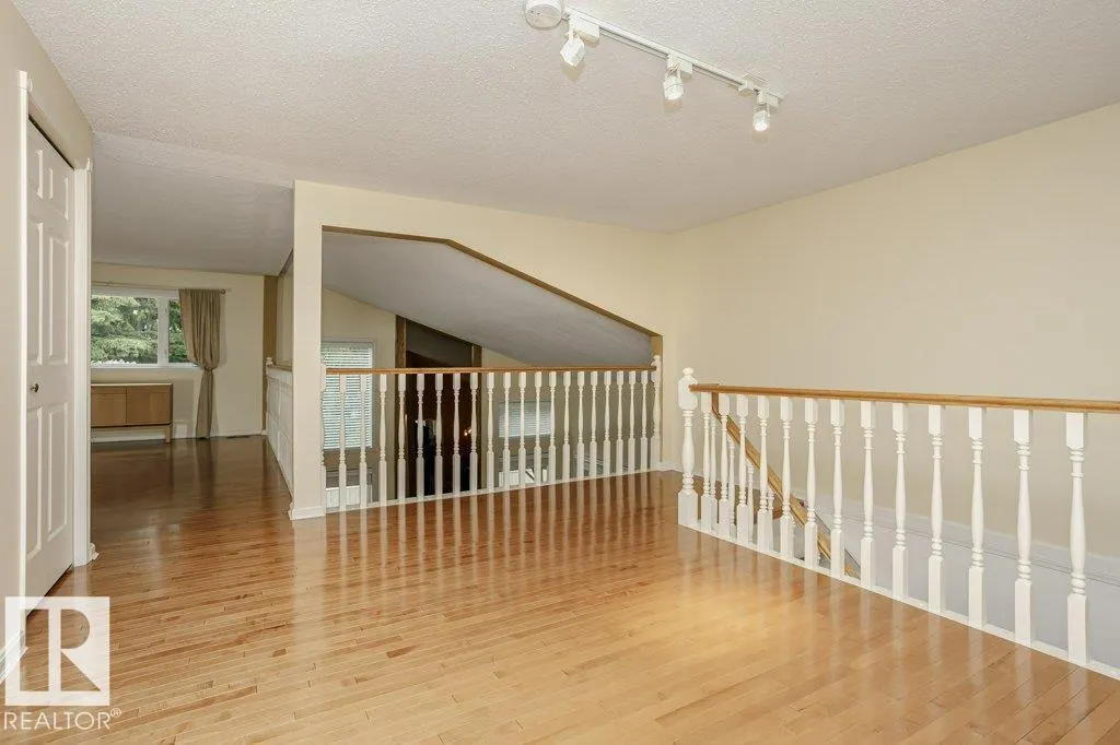1027 109 ST NW