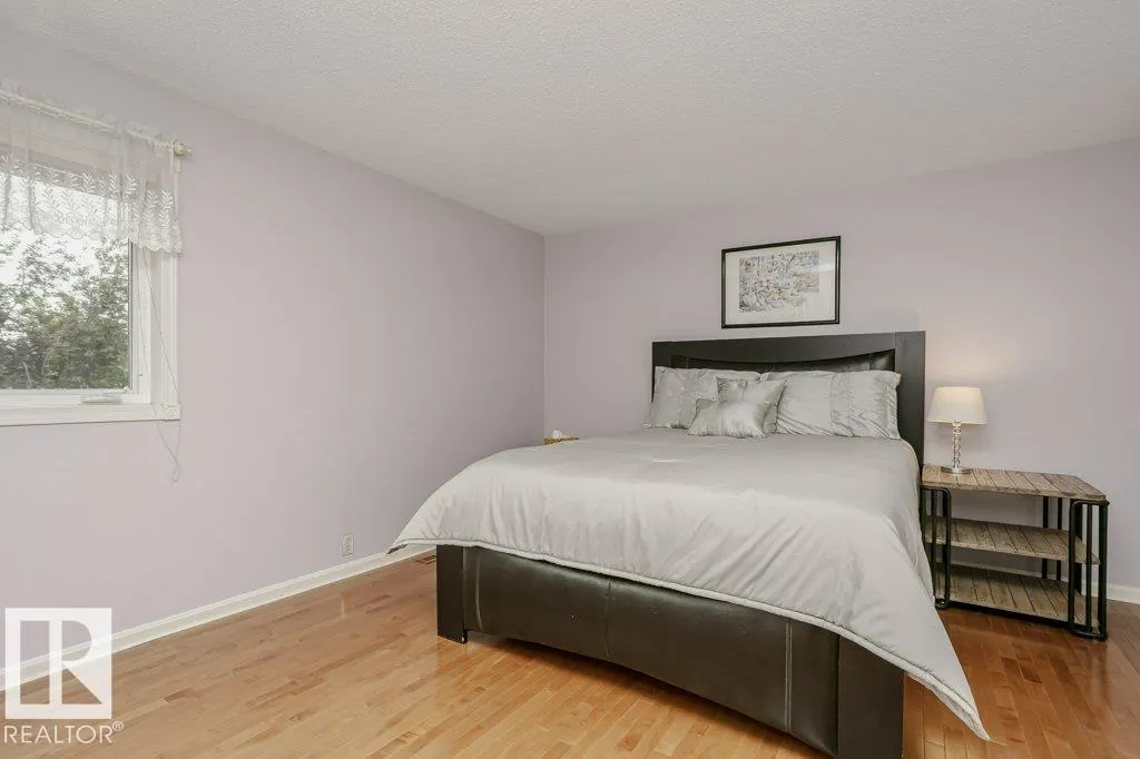 1027 109 ST NW