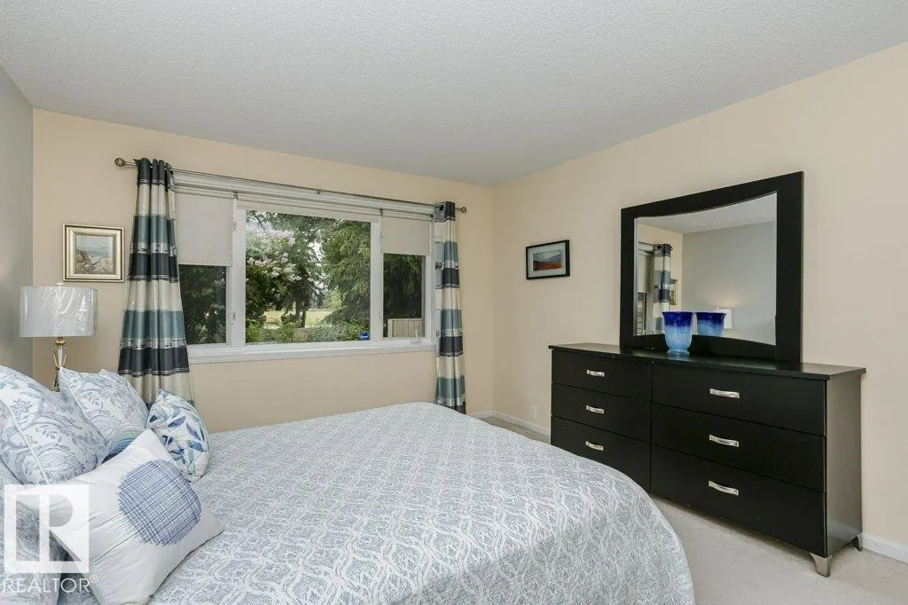 1027 109 ST NW