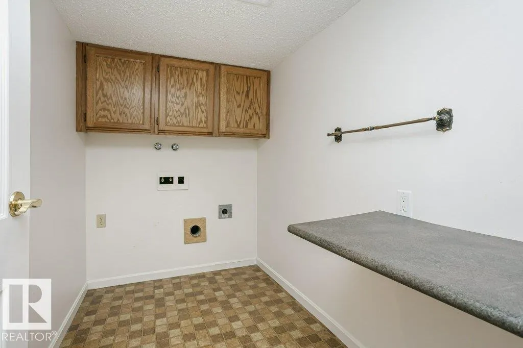 1027 109 ST NW