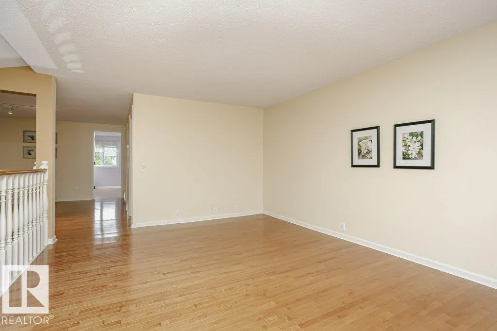 1027 109 ST NW