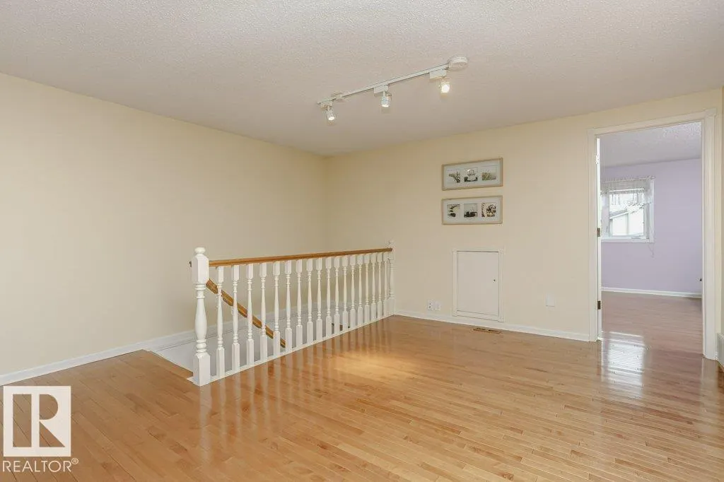 1027 109 ST NW