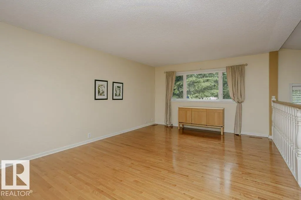 1027 109 ST NW