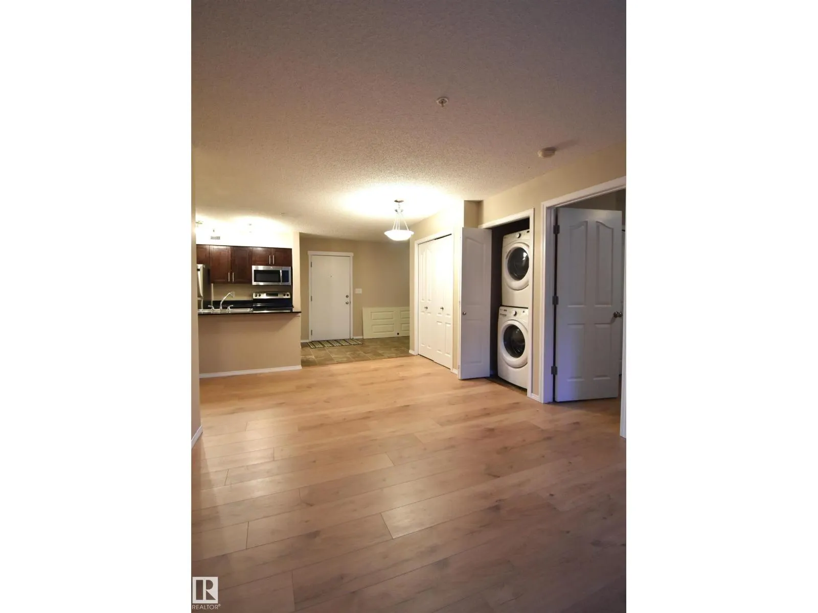 #117 12025 22 AV SW SW