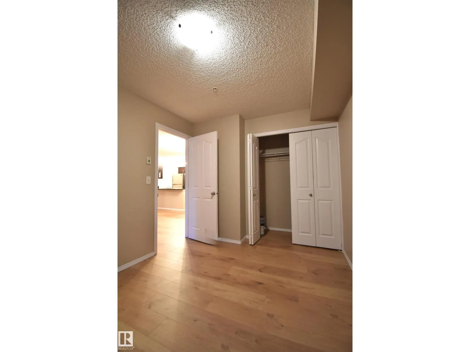 #117 12025 22 AV SW SW
