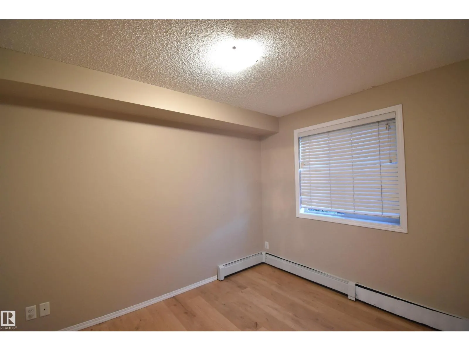 #117 12025 22 AV SW SW