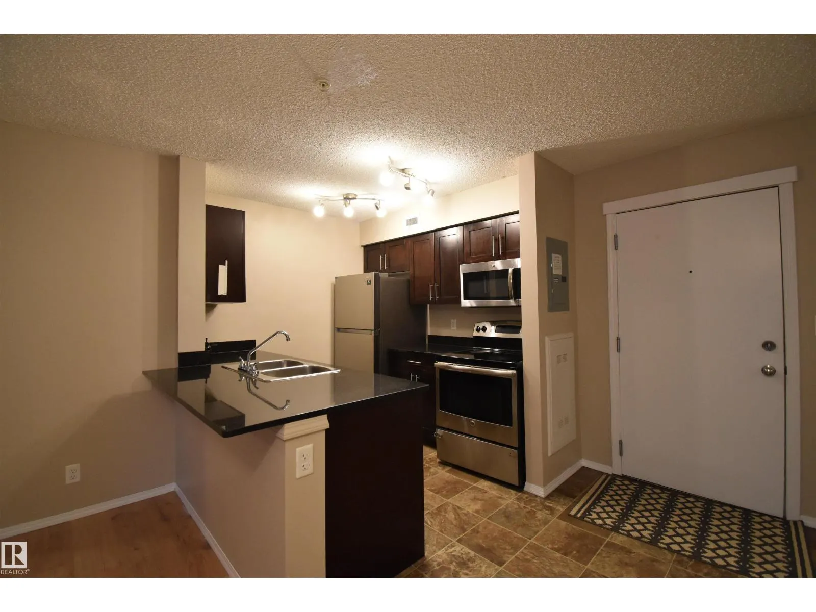 #117 12025 22 AV SW SW