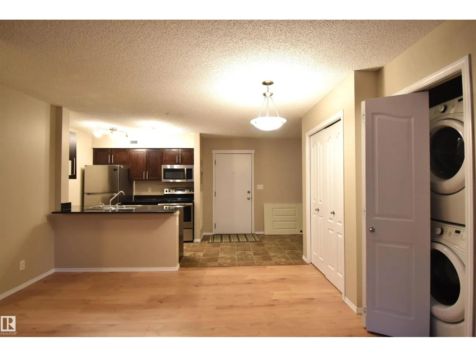 #117 12025 22 AV SW SW