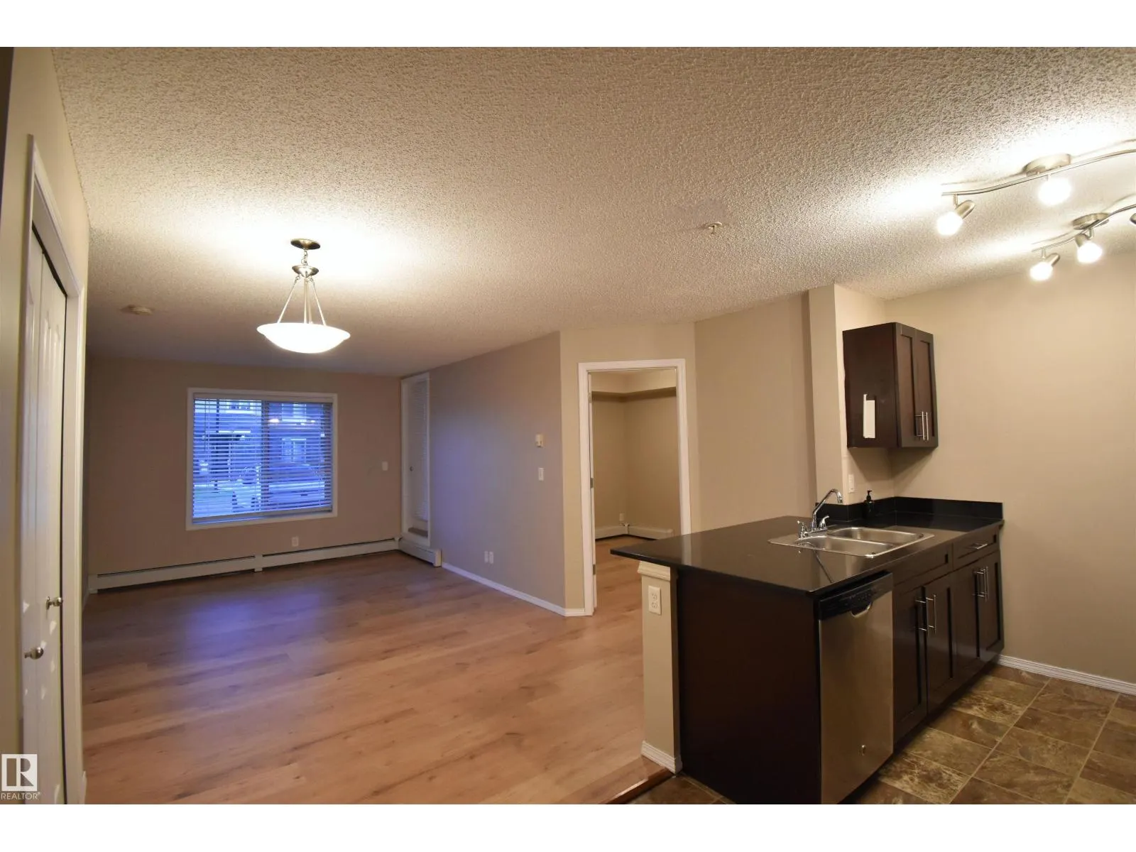 #117 12025 22 AV SW SW