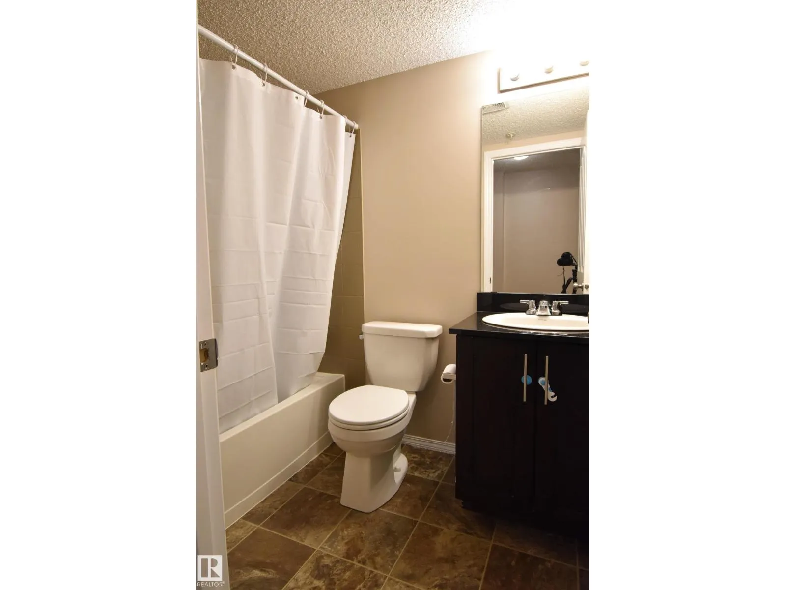 #117 12025 22 AV SW SW