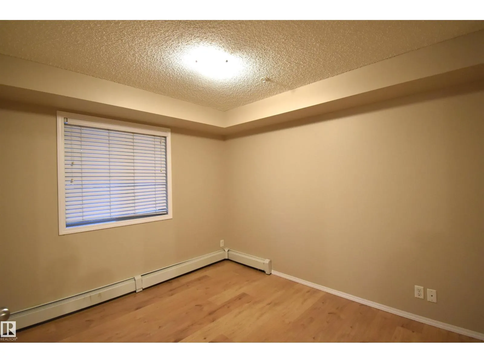 #117 12025 22 AV SW SW