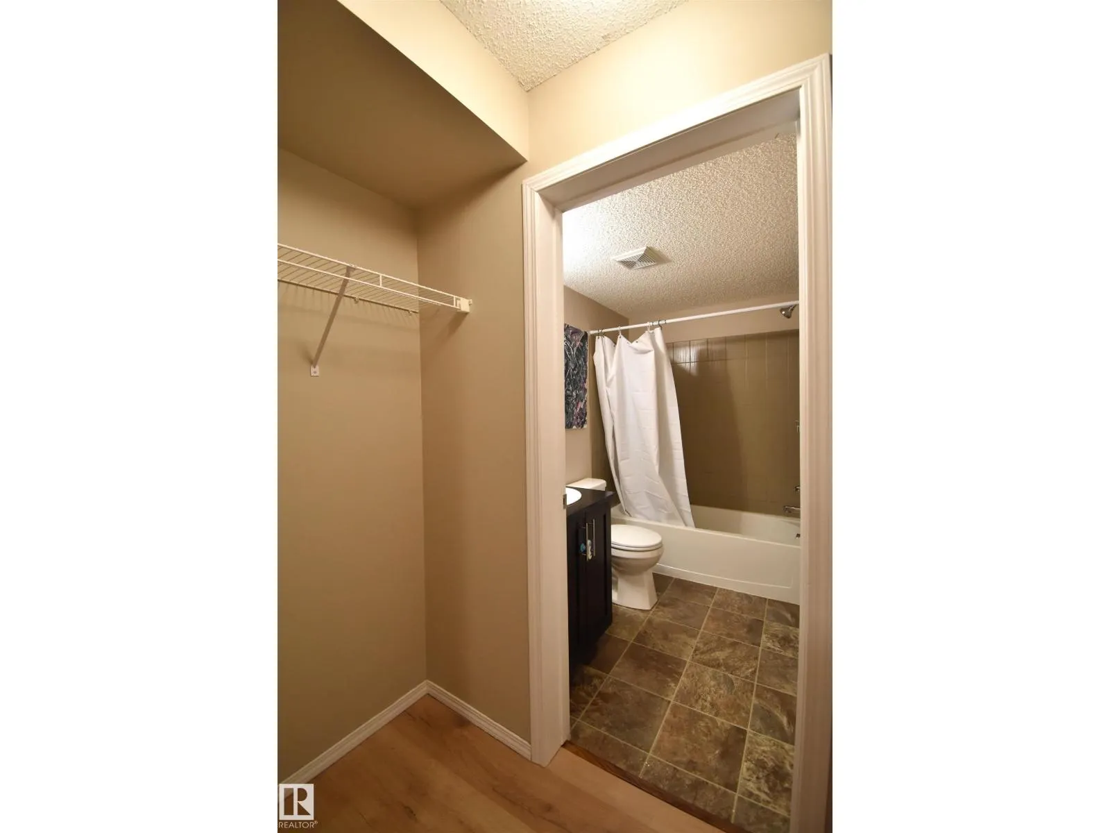 #117 12025 22 AV SW SW