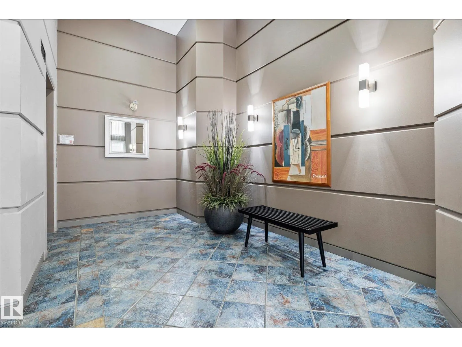 #202 9905 112 ST NW