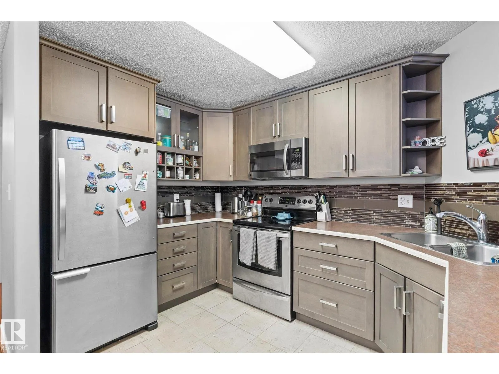 #202 9905 112 ST NW