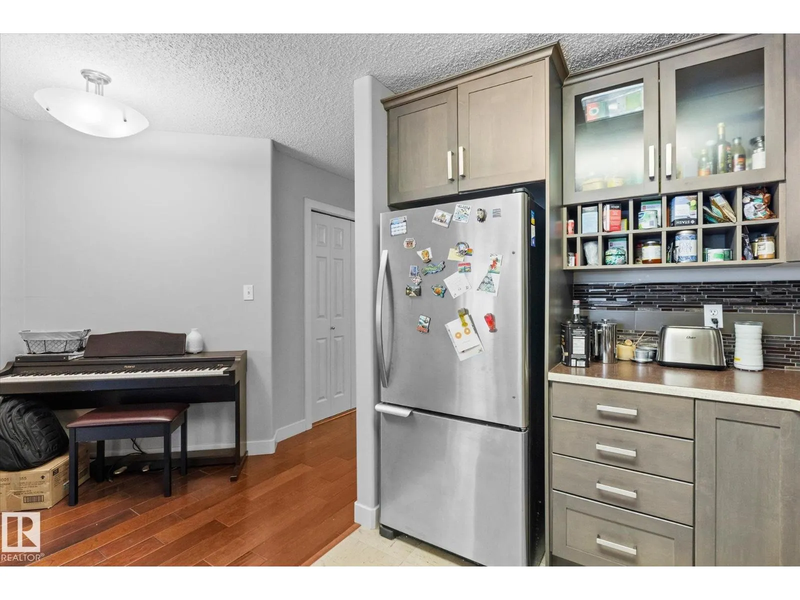 #202 9905 112 ST NW