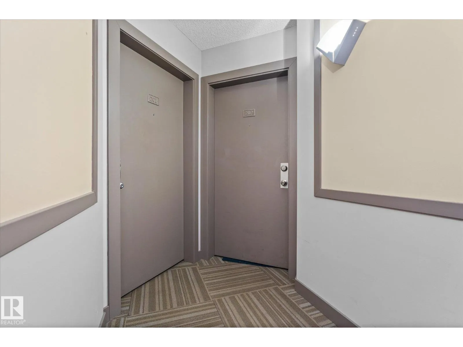 #202 9905 112 ST NW