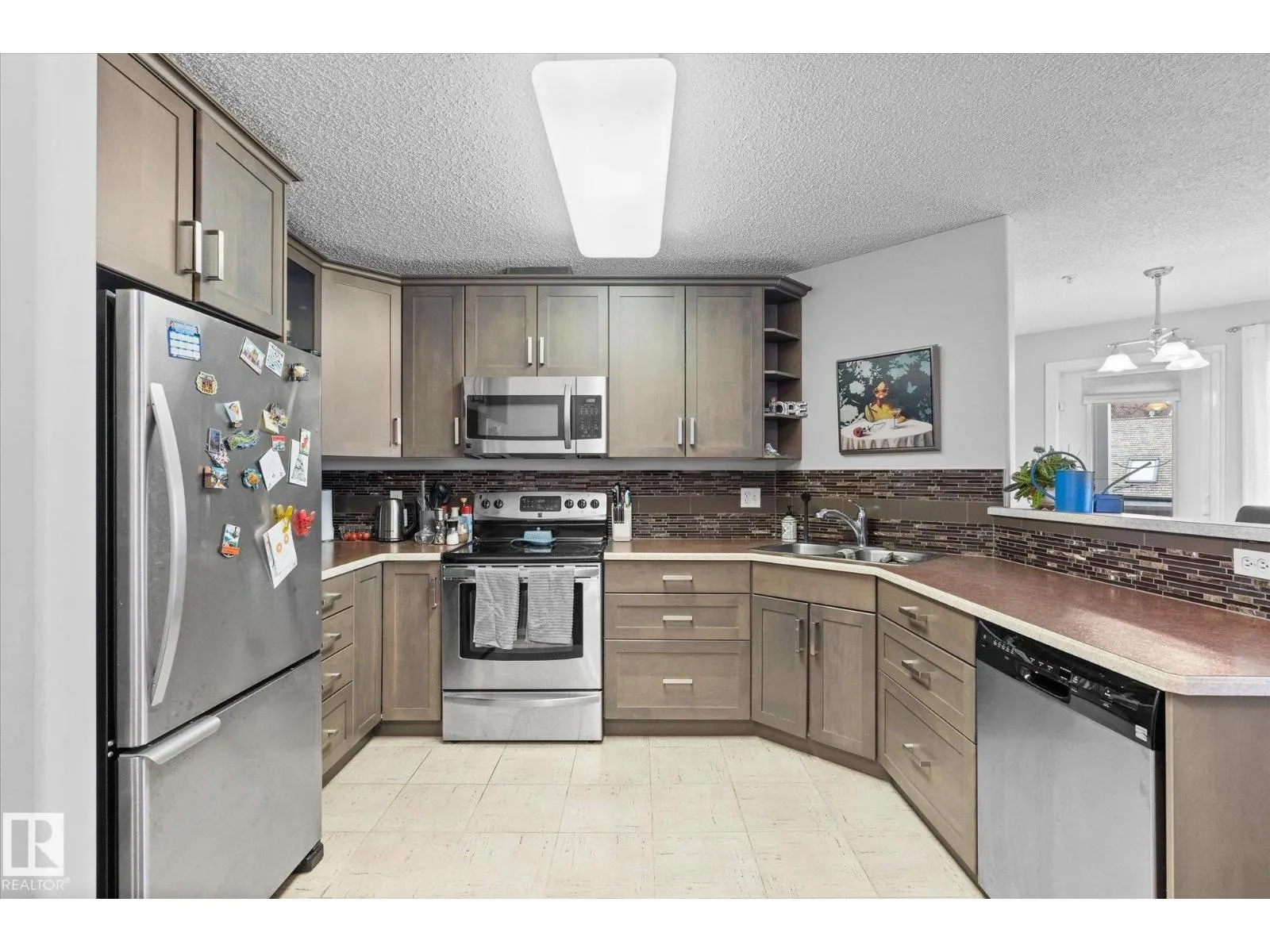 #202 9905 112 ST NW
