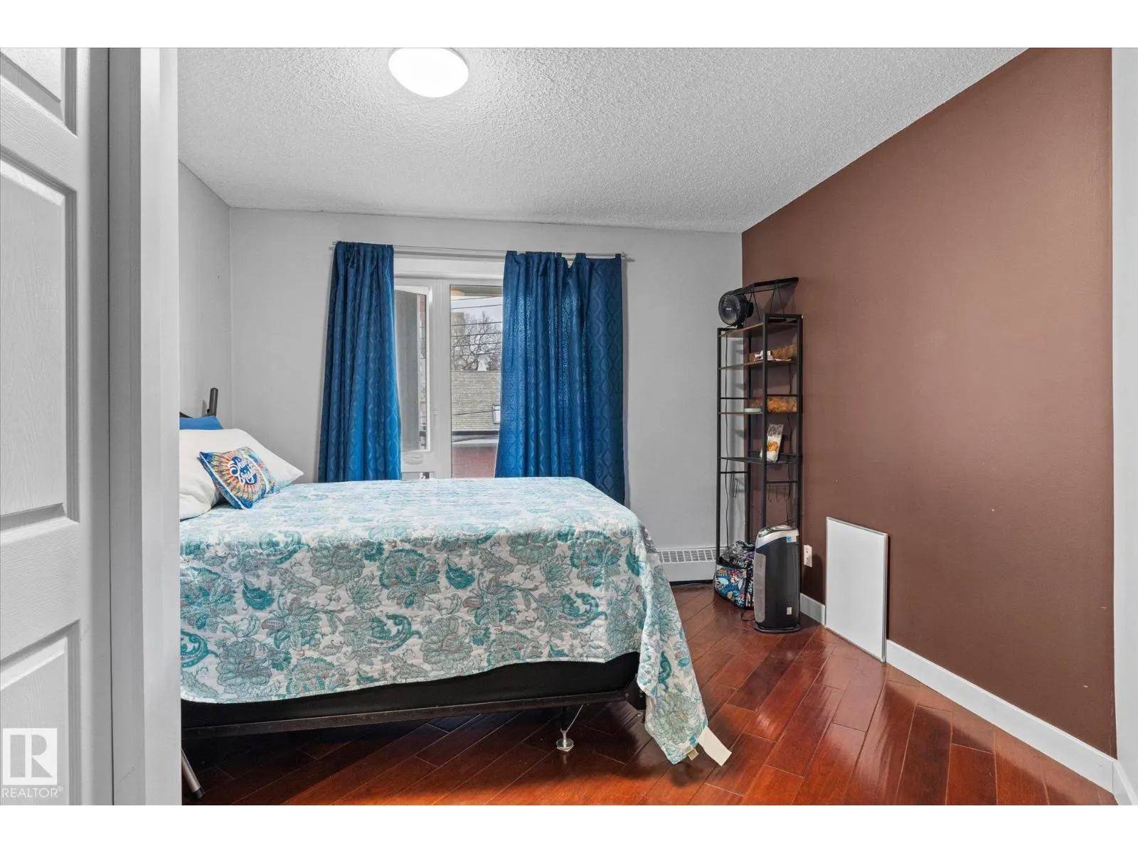 #202 9905 112 ST NW