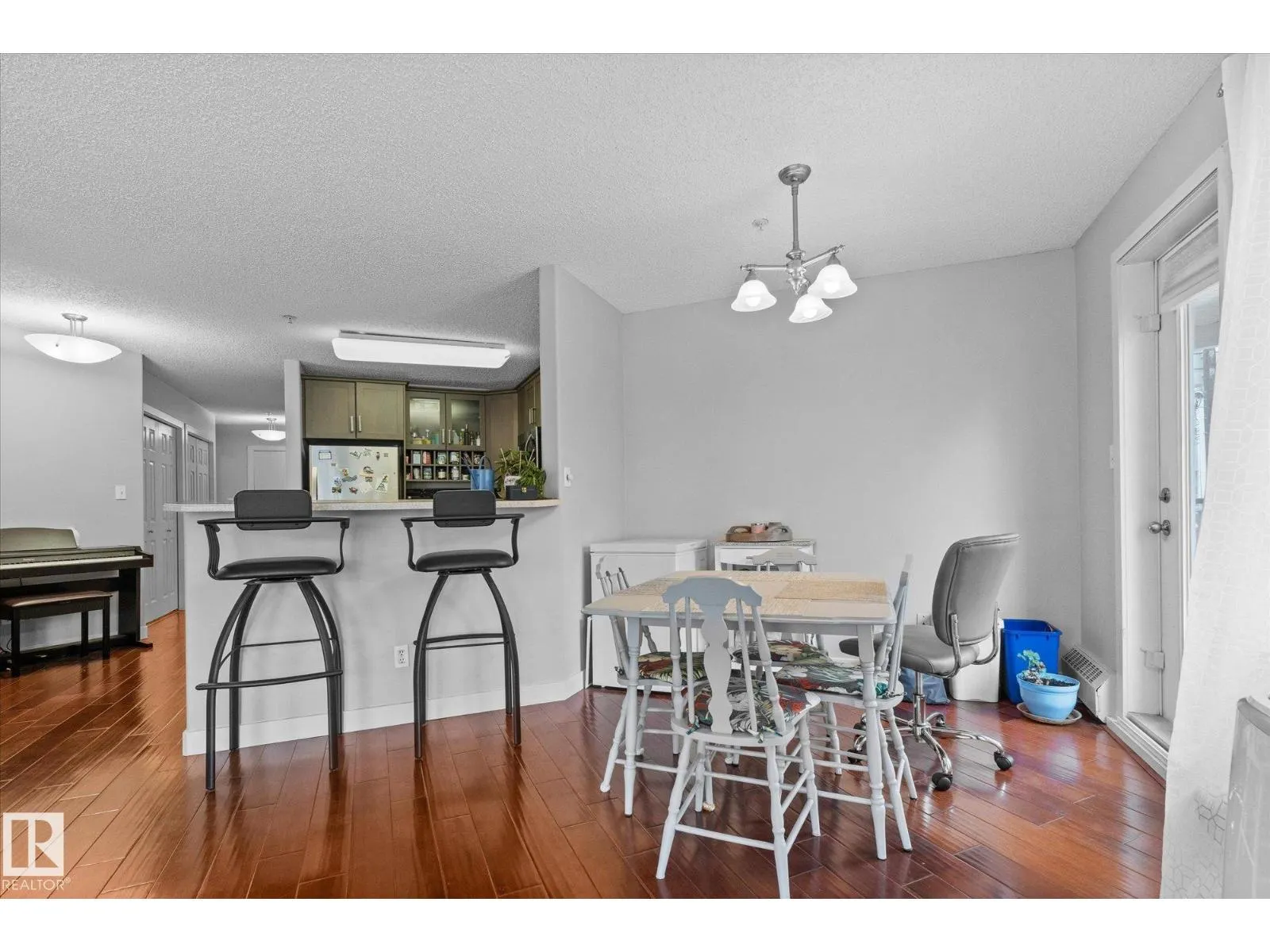 #202 9905 112 ST NW