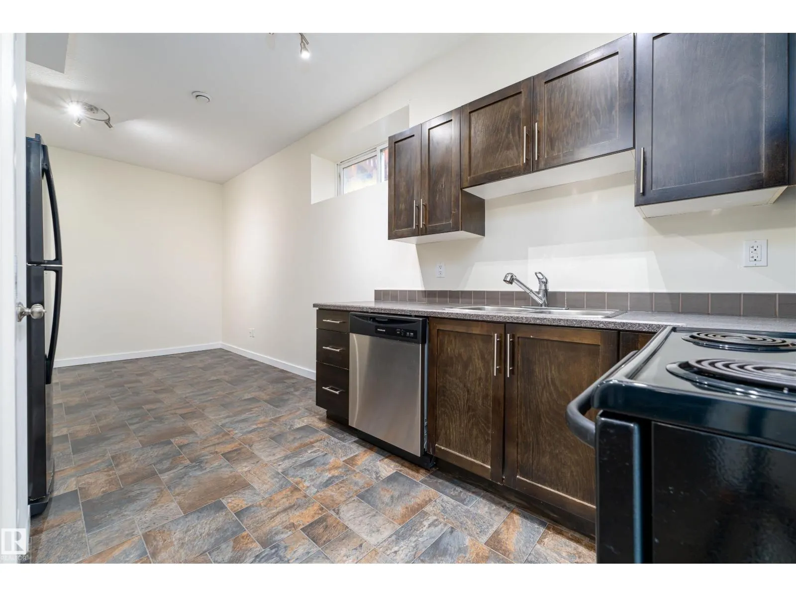 12246 103 ST NW