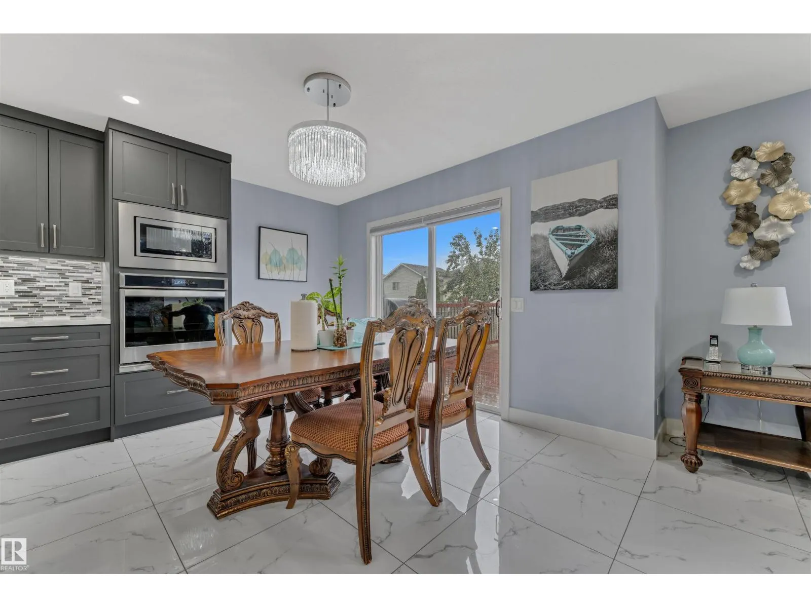 3212 29 AV NW