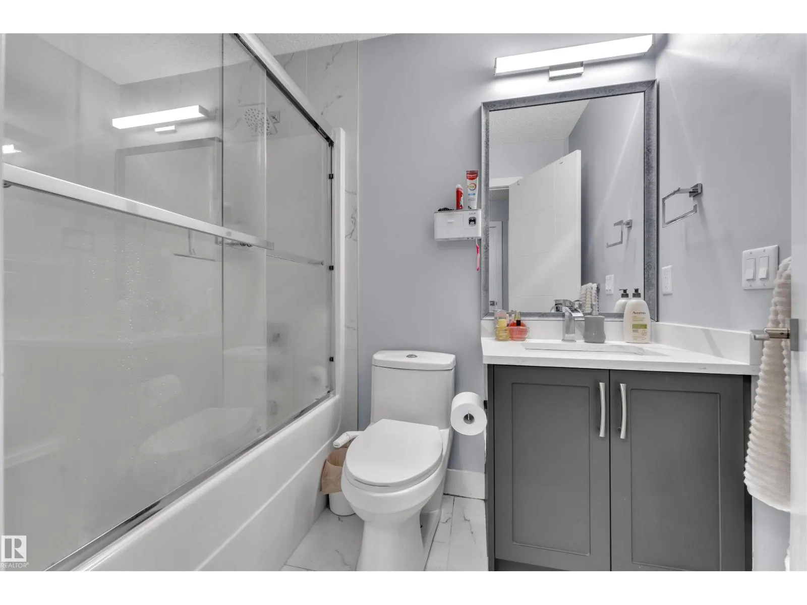 3212 29 AV NW