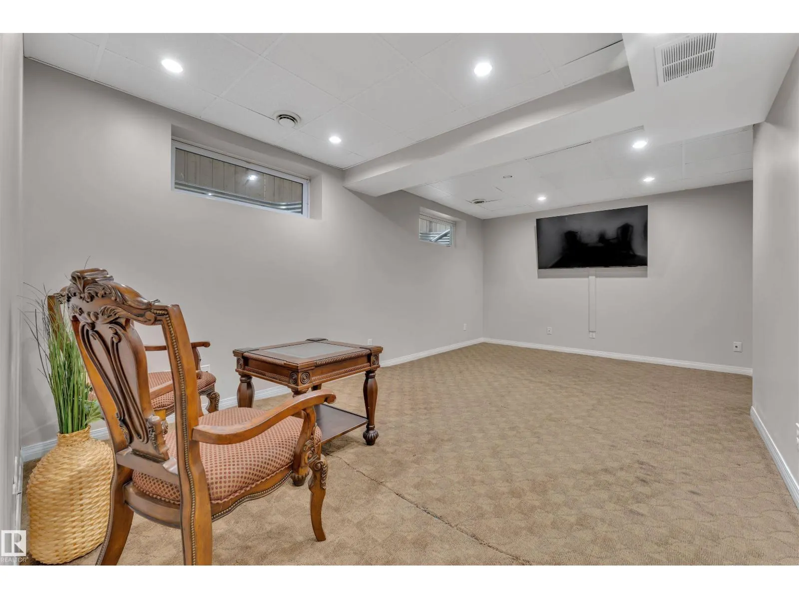 3212 29 AV NW
