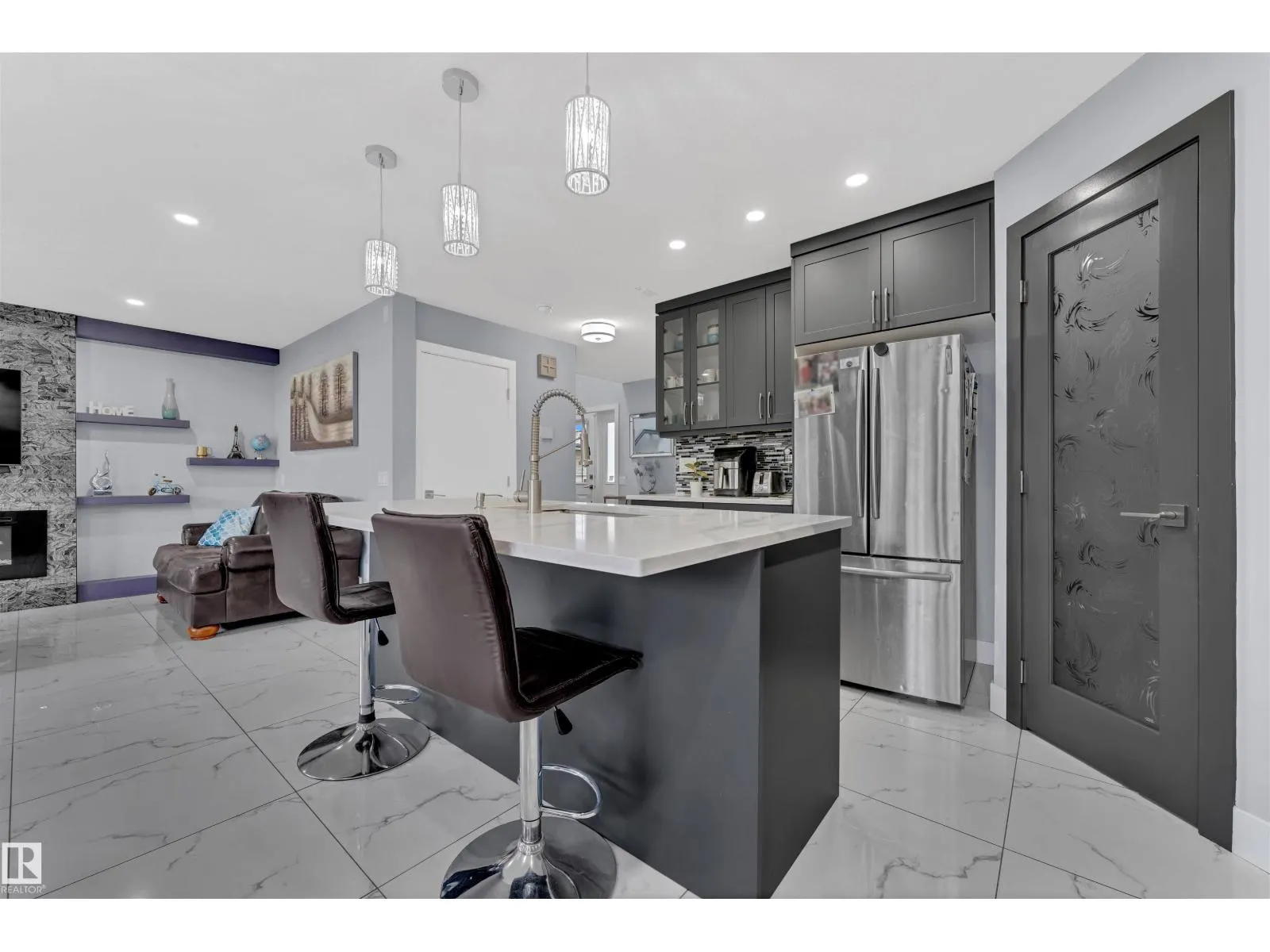 3212 29 AV NW