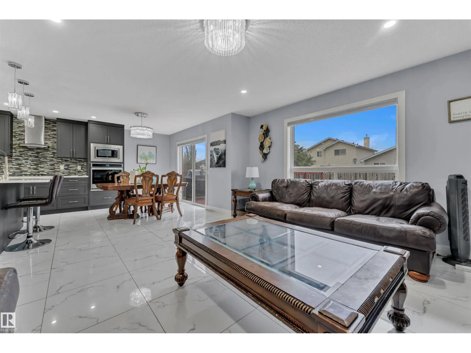 3212 29 AV NW