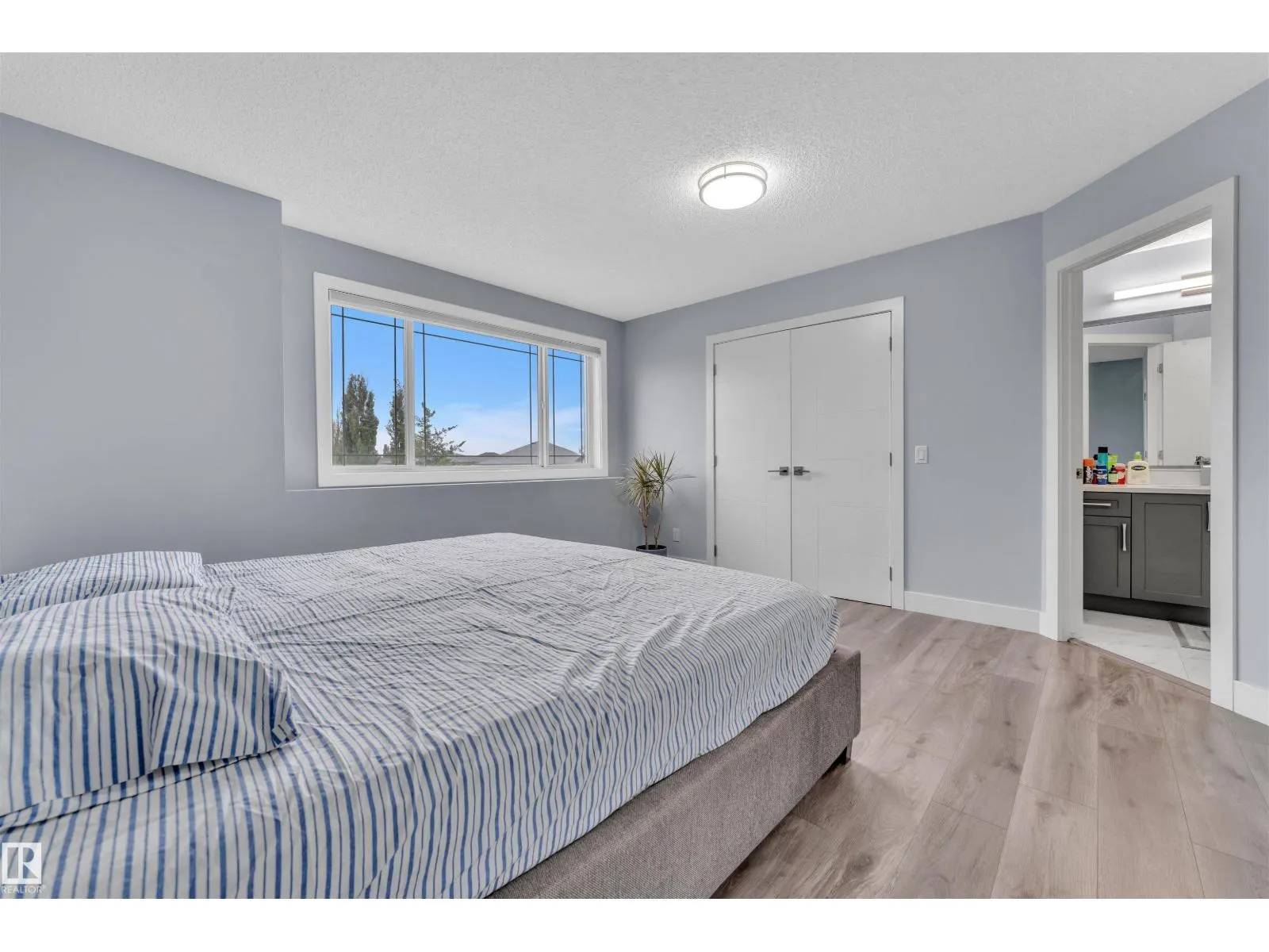 3212 29 AV NW