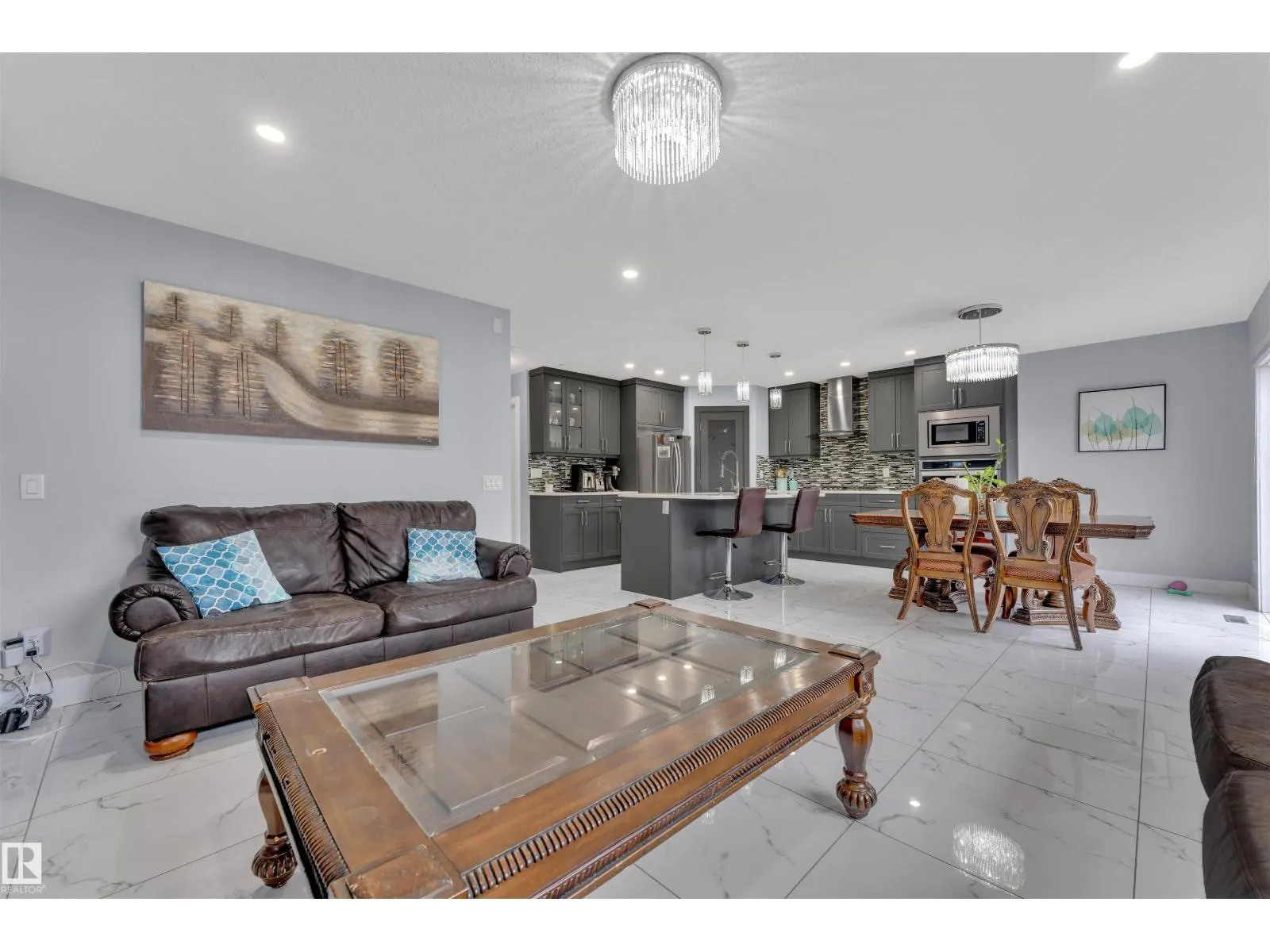 3212 29 AV NW
