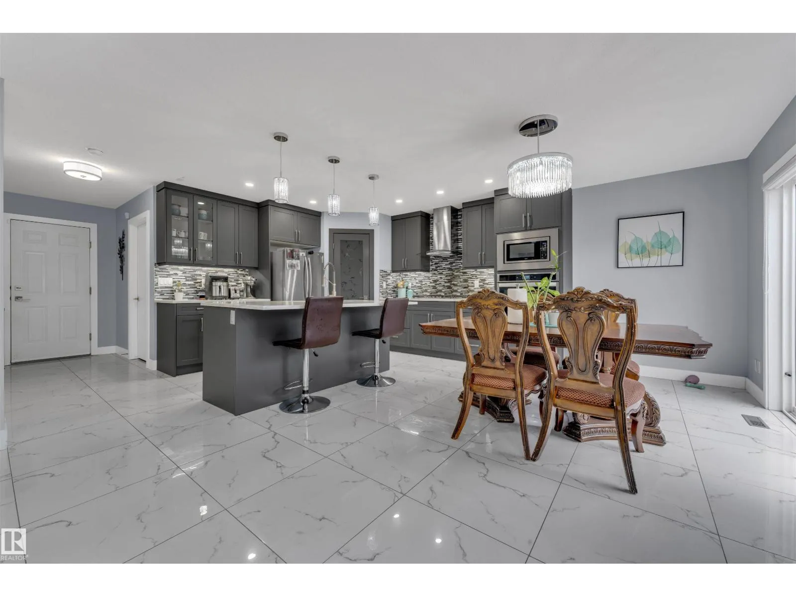 3212 29 AV NW