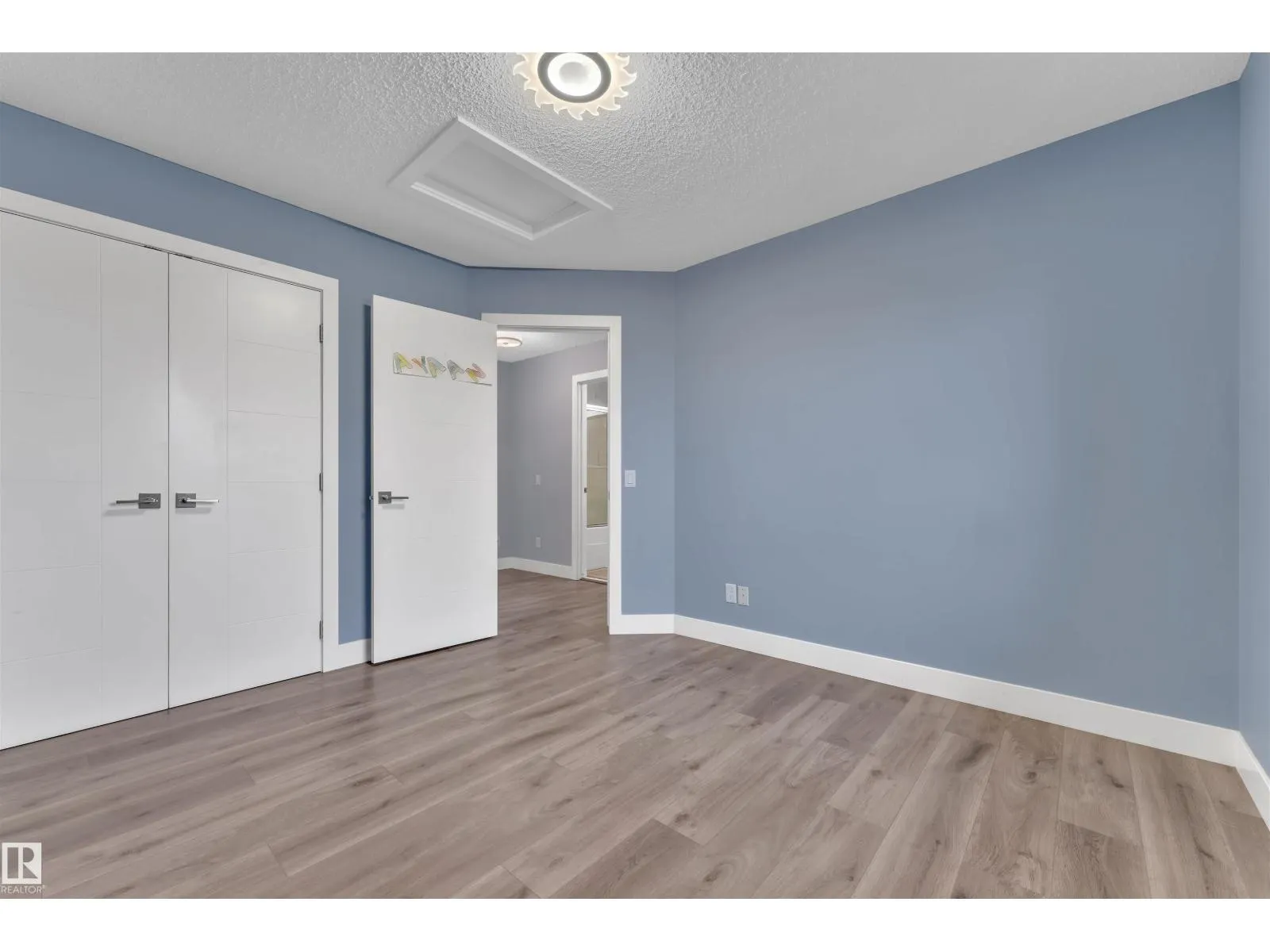 3212 29 AV NW